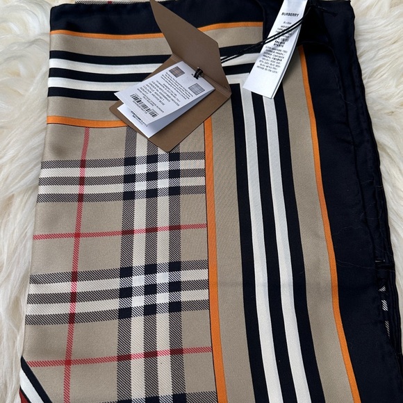 Burberry silk foulard - Picture 4 of 8